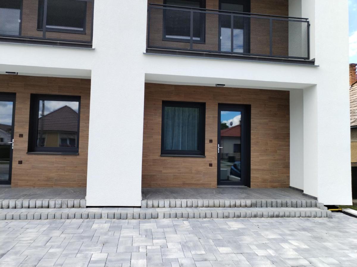 Apartman Pri Parku Solcany ภายนอก รูปภาพ